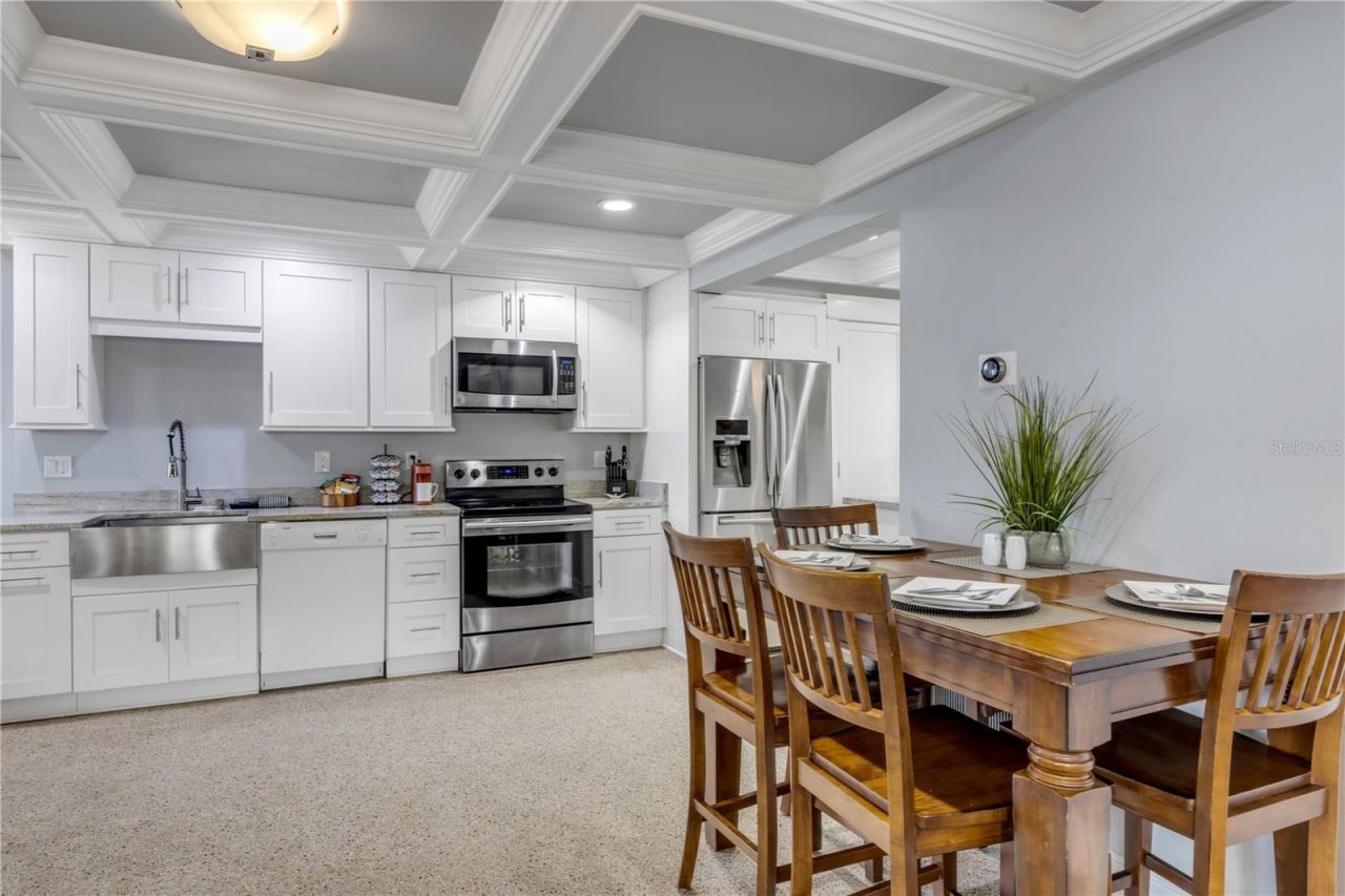472 N Causeway, New Smyrna Beach, FL 32169 Photo