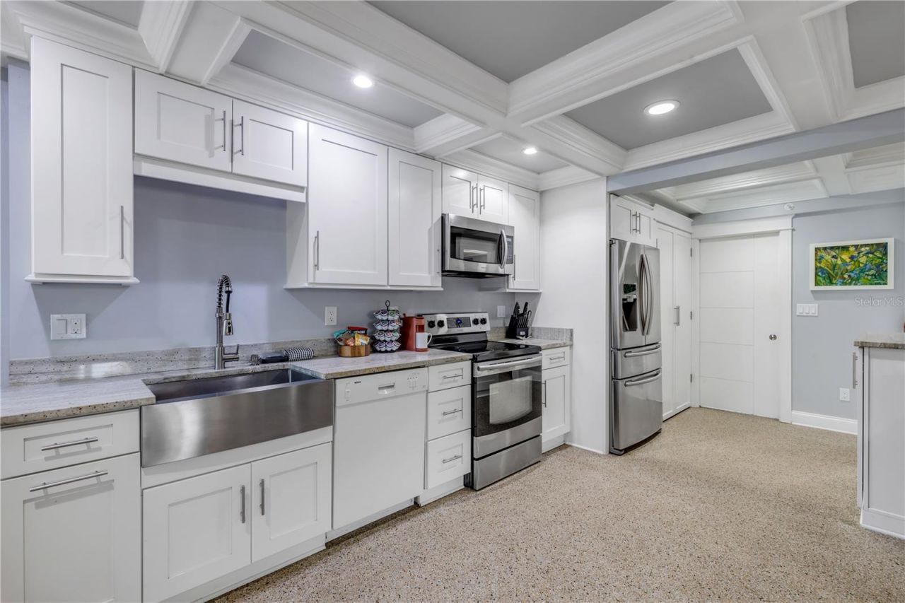 472 N Causeway, New Smyrna Beach, FL 32169 Photo