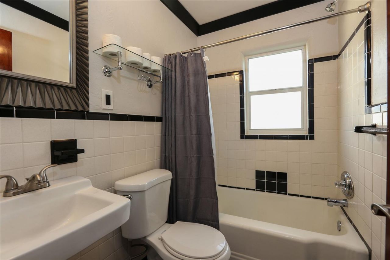 472 N Causeway, New Smyrna Beach, FL 32169 Photo