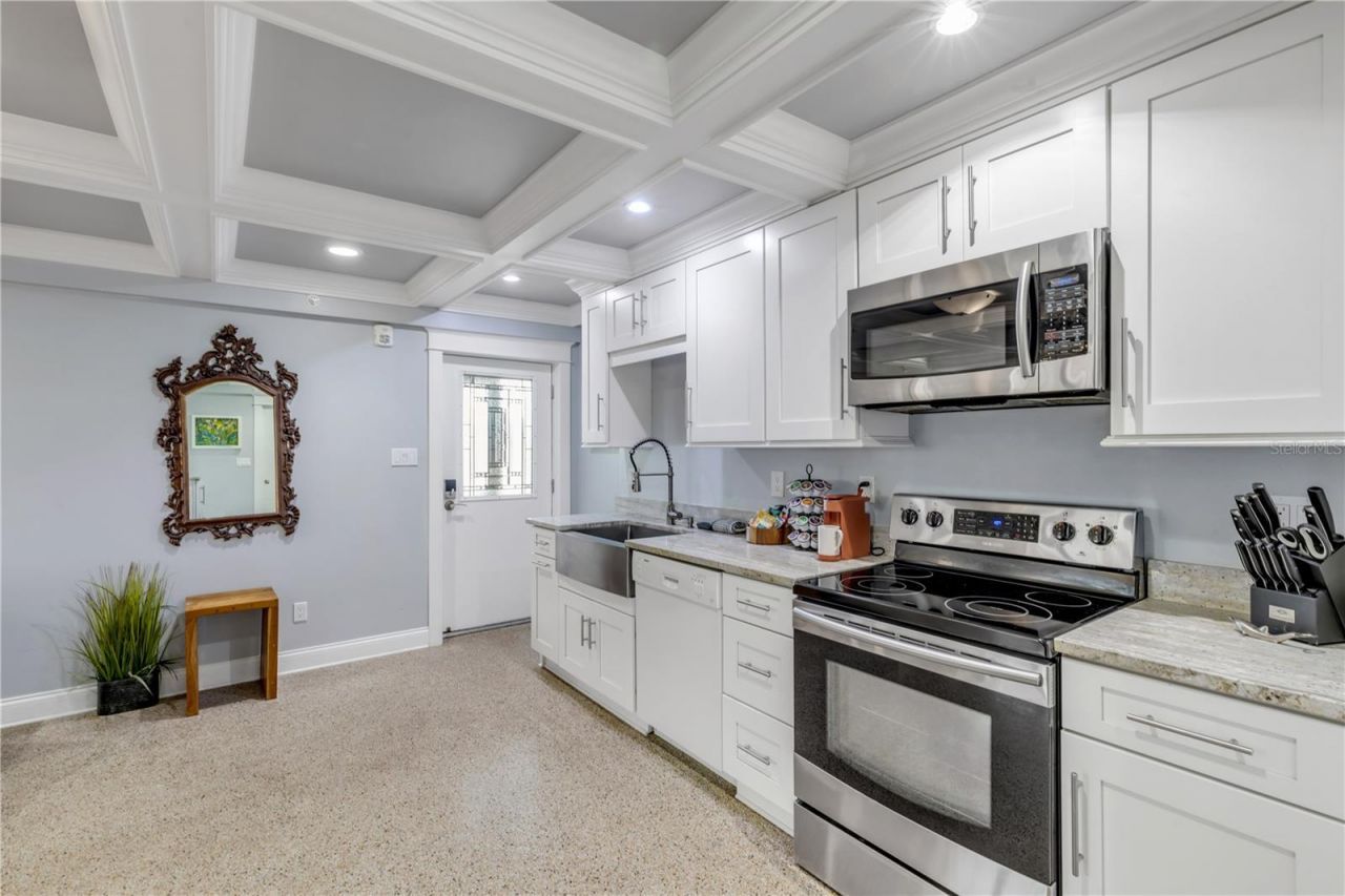 472 N Causeway, New Smyrna Beach, FL 32169 Photo