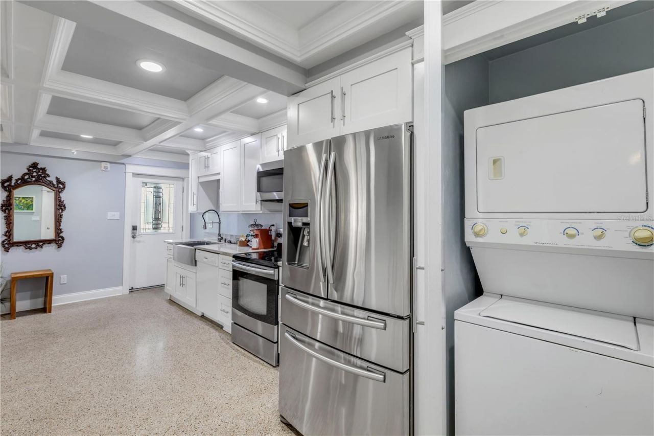 472 N Causeway, New Smyrna Beach, FL 32169 Photo