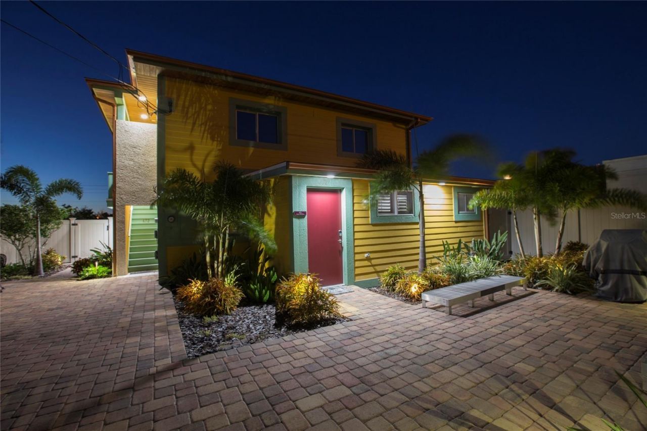 472 N Causeway, New Smyrna Beach, FL 32169 Photo