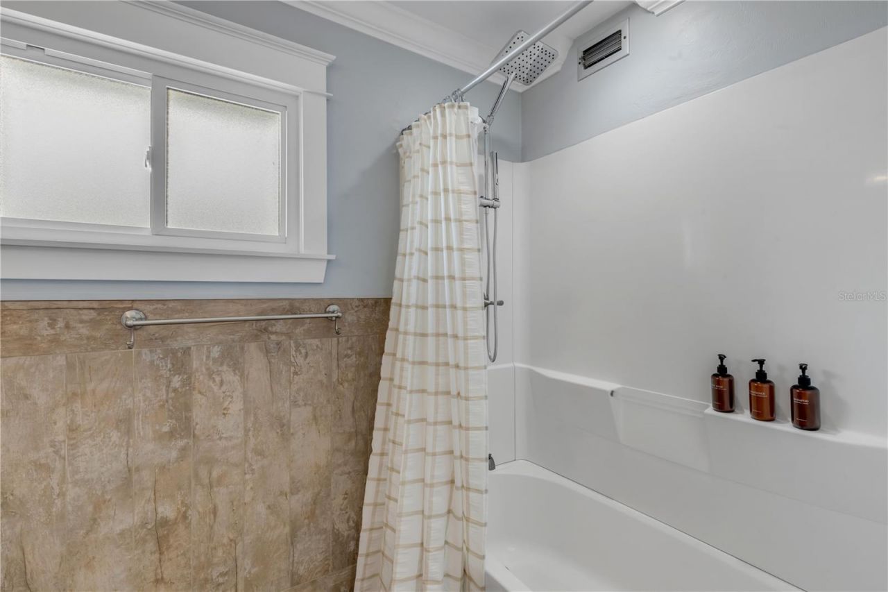 472 N Causeway, New Smyrna Beach, FL 32169 Photo