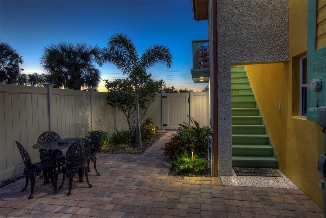 472 N Causeway, New Smyrna Beach, FL 32169 Photo