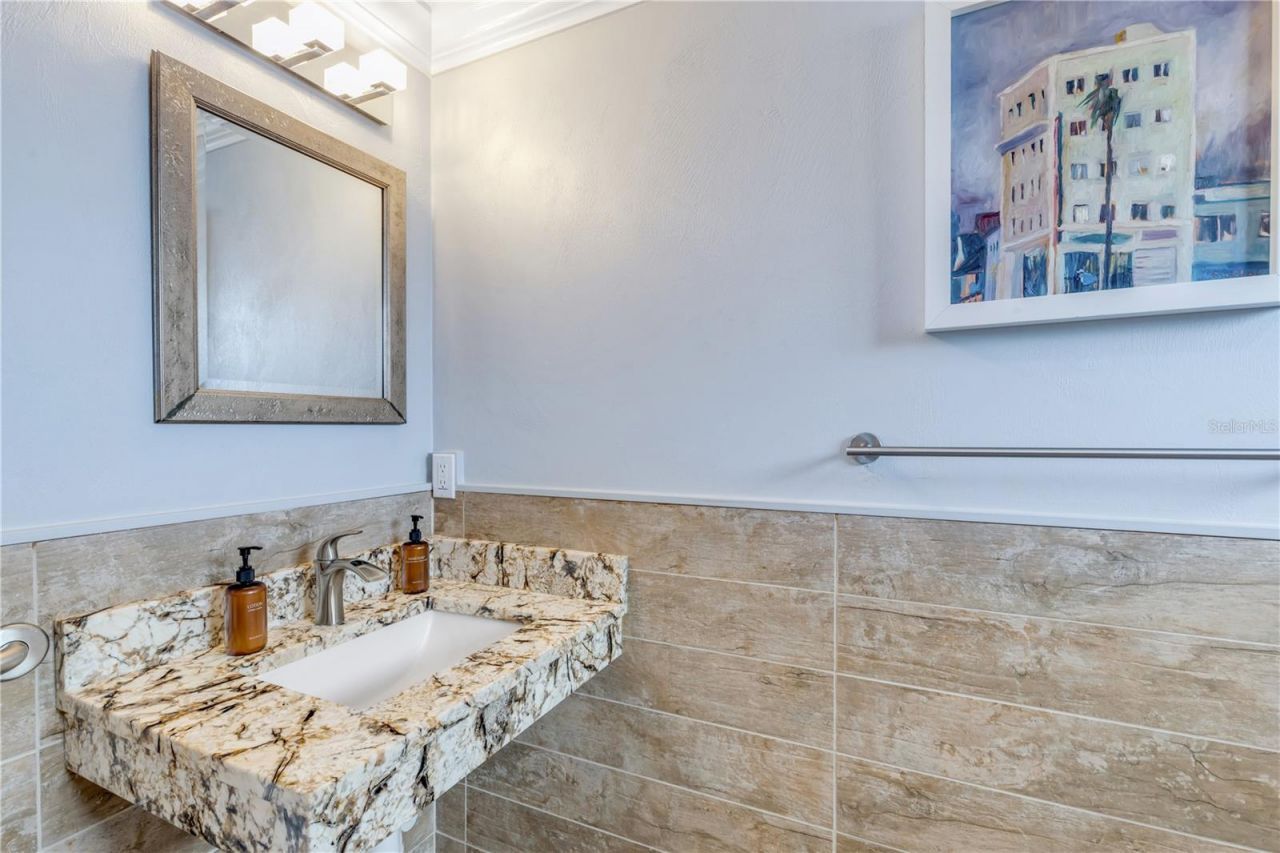 472 N Causeway, New Smyrna Beach, FL 32169 Photo