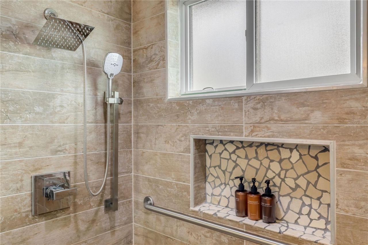 472 N Causeway, New Smyrna Beach, FL 32169 Photo