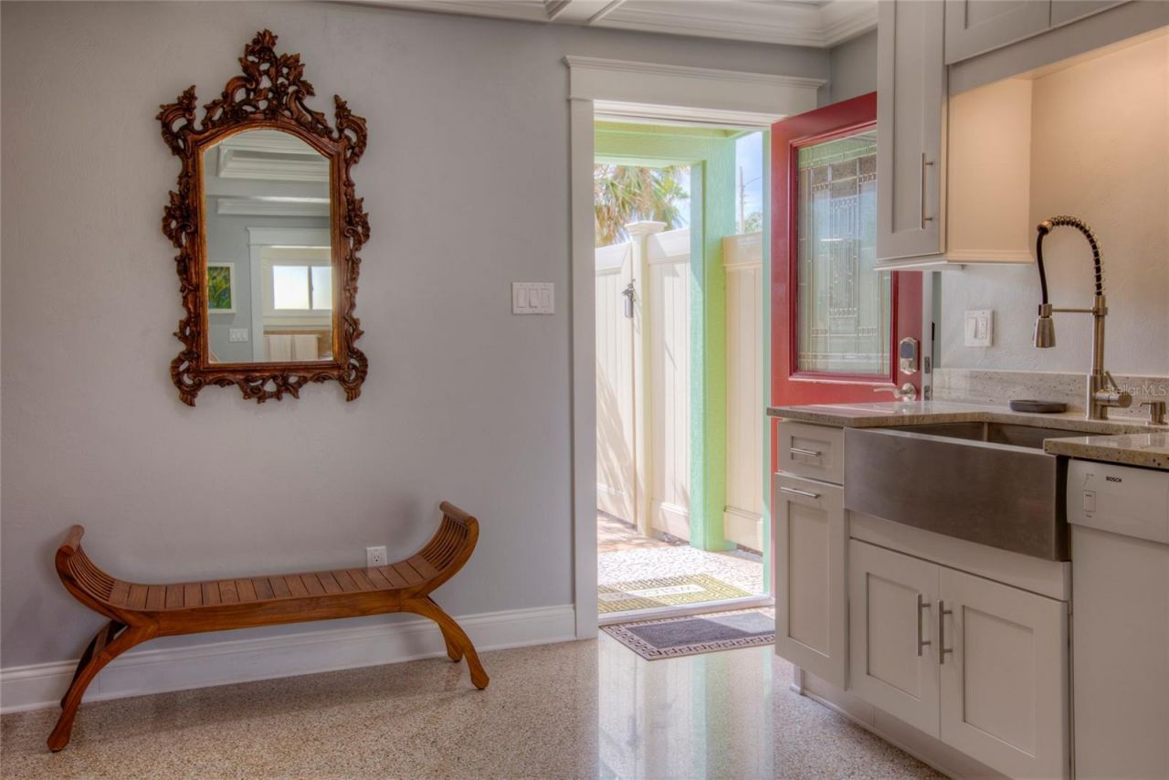 472 N Causeway, New Smyrna Beach, FL 32169 Photo