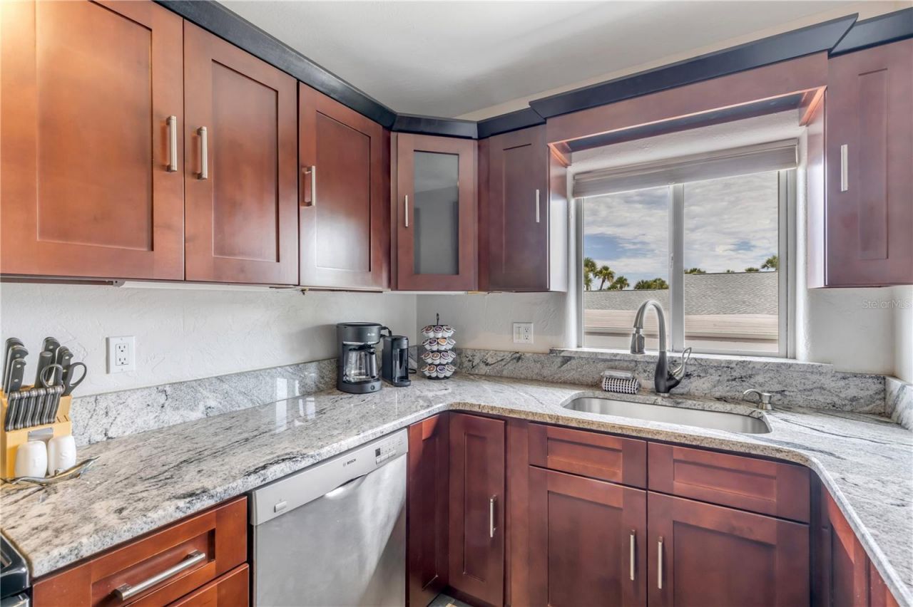 472 N Causeway, New Smyrna Beach, FL 32169 Photo