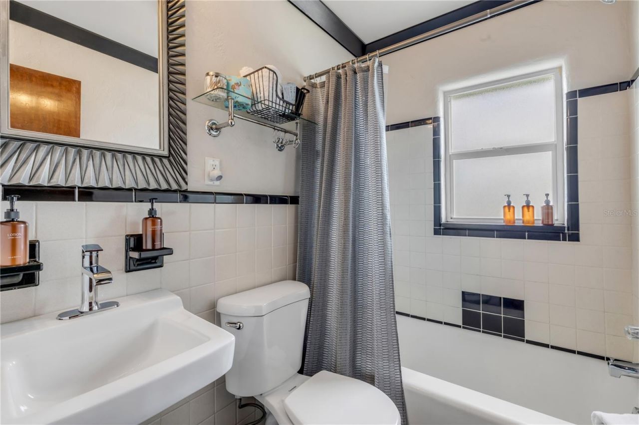 472 N Causeway, New Smyrna Beach, FL 32169 Photo