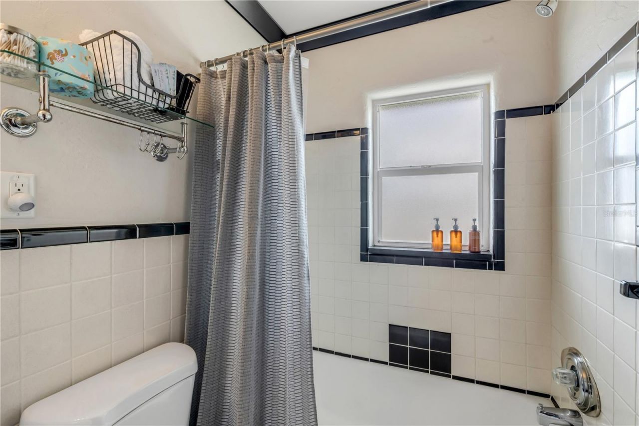 472 N Causeway, New Smyrna Beach, FL 32169 Photo