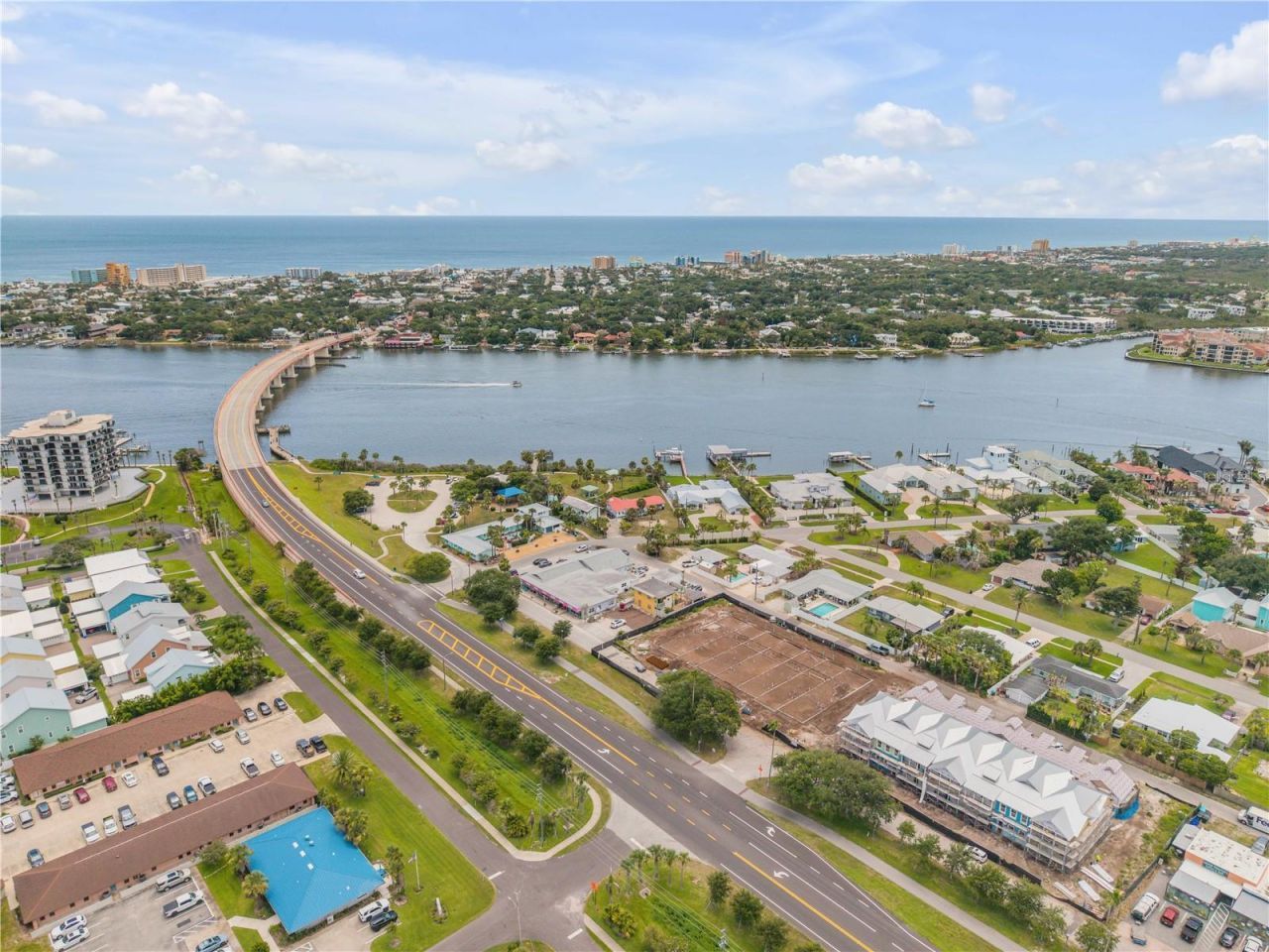 472 N Causeway, New Smyrna Beach, FL 32169 Photo