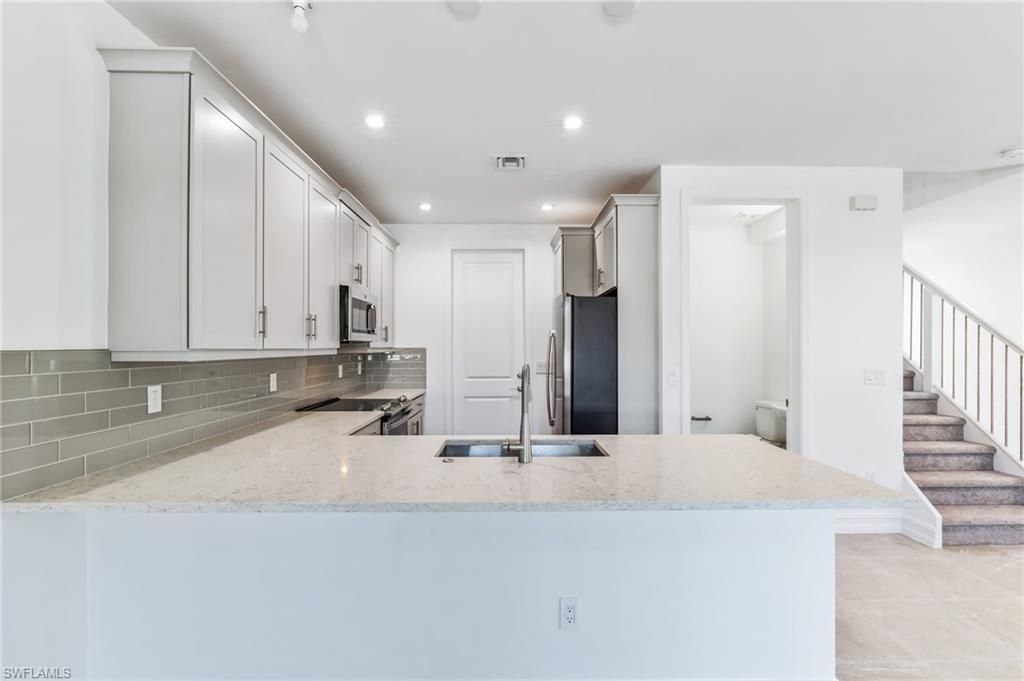 7574 Rockefeller Dr , Naples, FL 34119 Photo