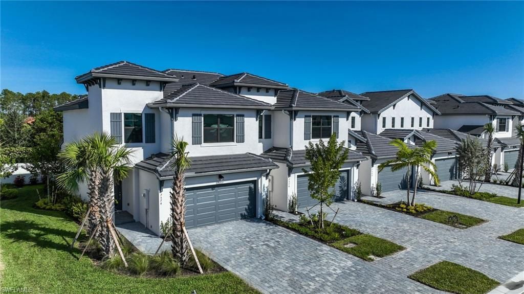 7574 Rockefeller Dr , Naples, FL 34119 Photo