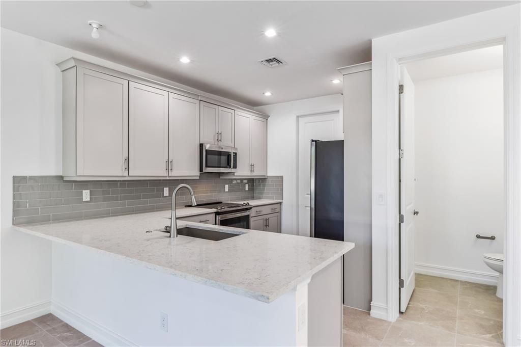 7574 Rockefeller Dr , Naples, FL 34119 Photo