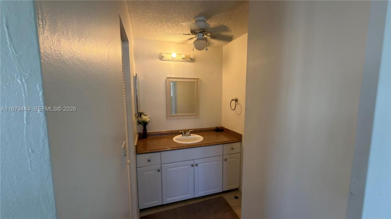 468 NE 206th Ln, Unit 201, Miami, FL 33179 Photo