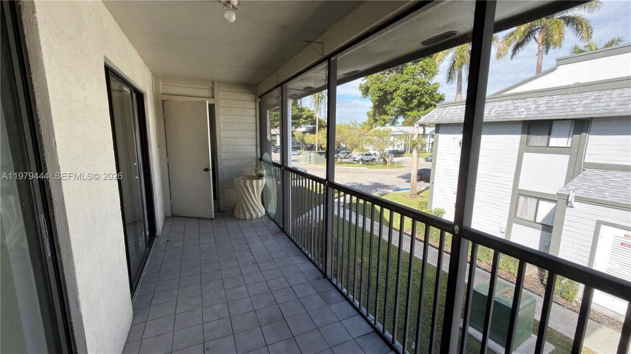 468 NE 206th Ln, Unit 201, Miami, FL 33179 Photo