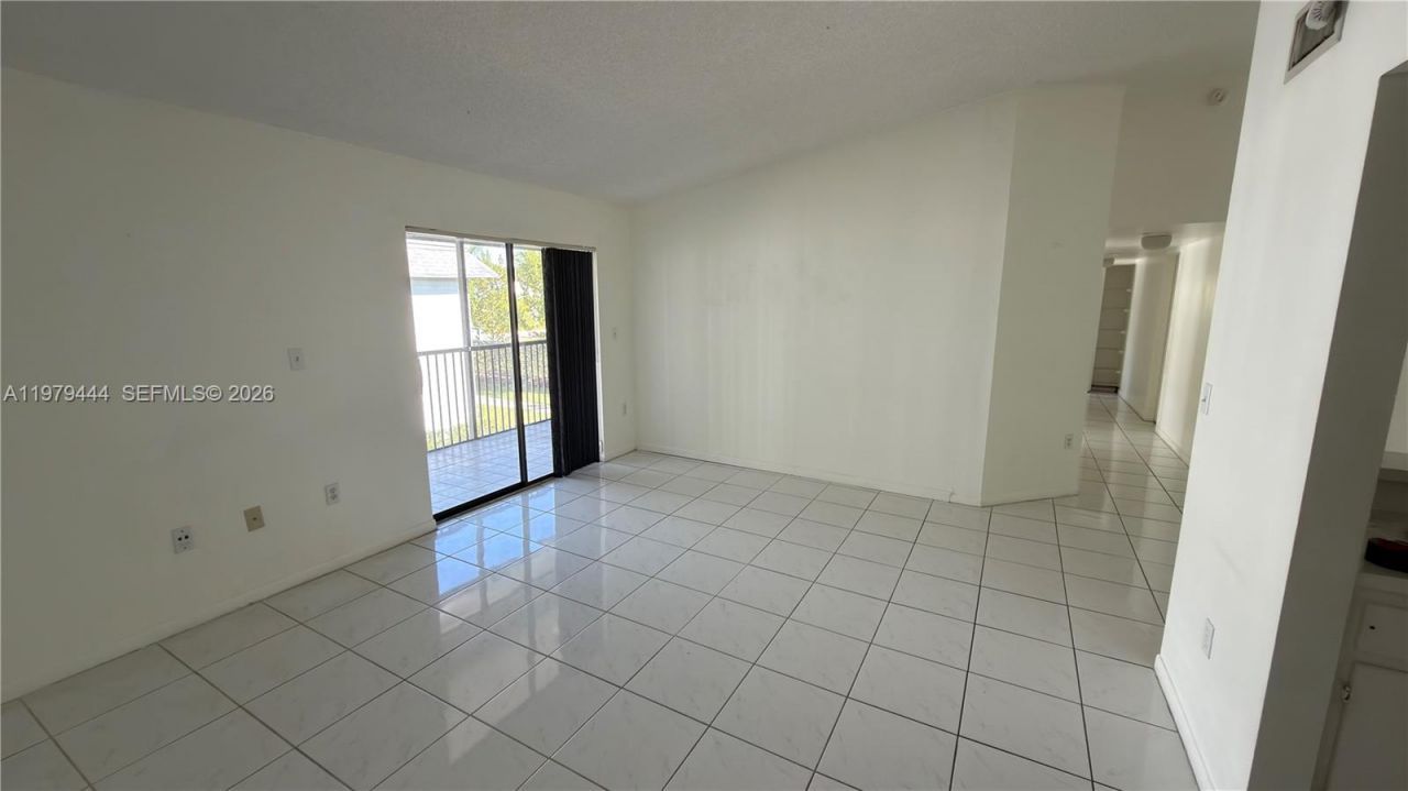 468 NE 206th Ln, Unit 201, Miami, FL 33179 Photo