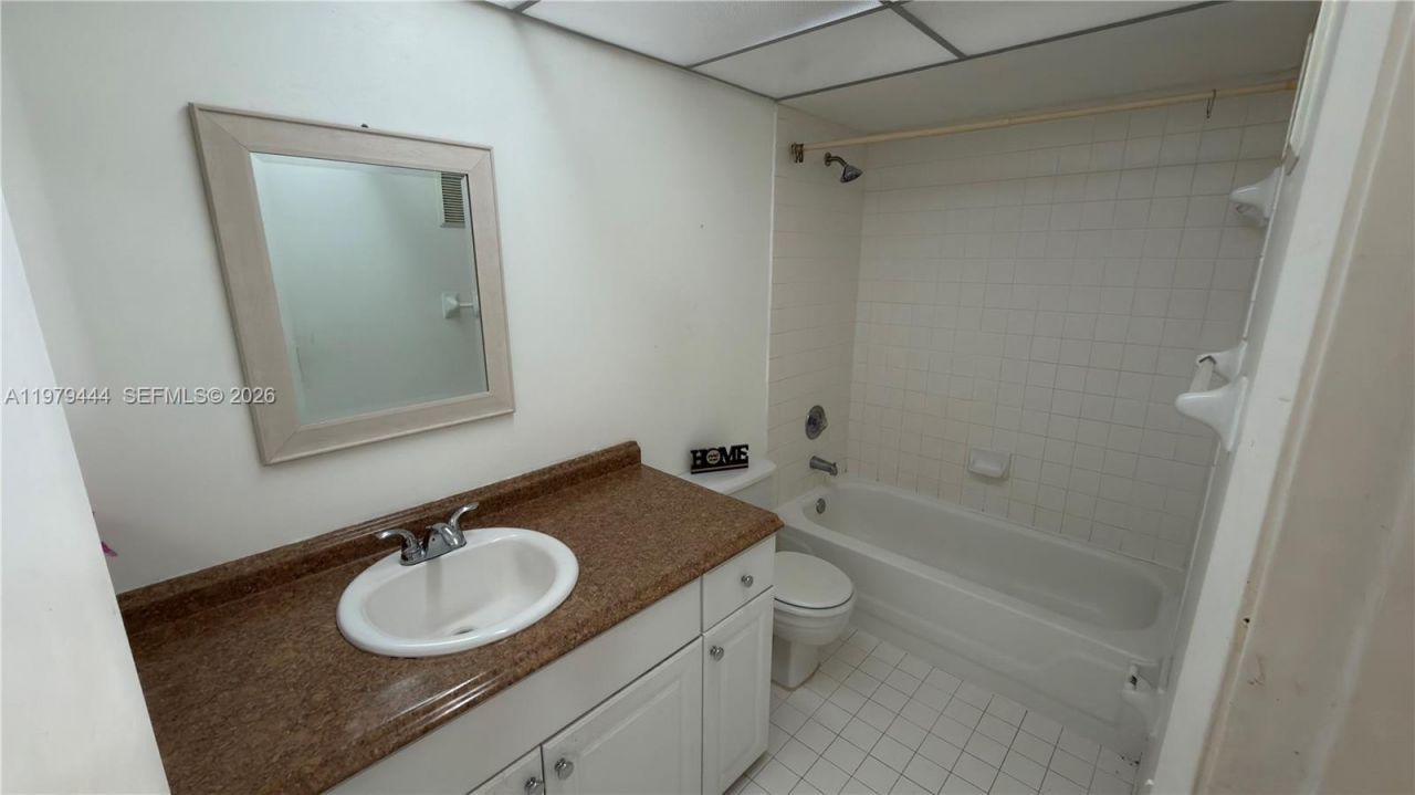 468 NE 206th Ln, Unit 201, Miami, FL 33179 Photo