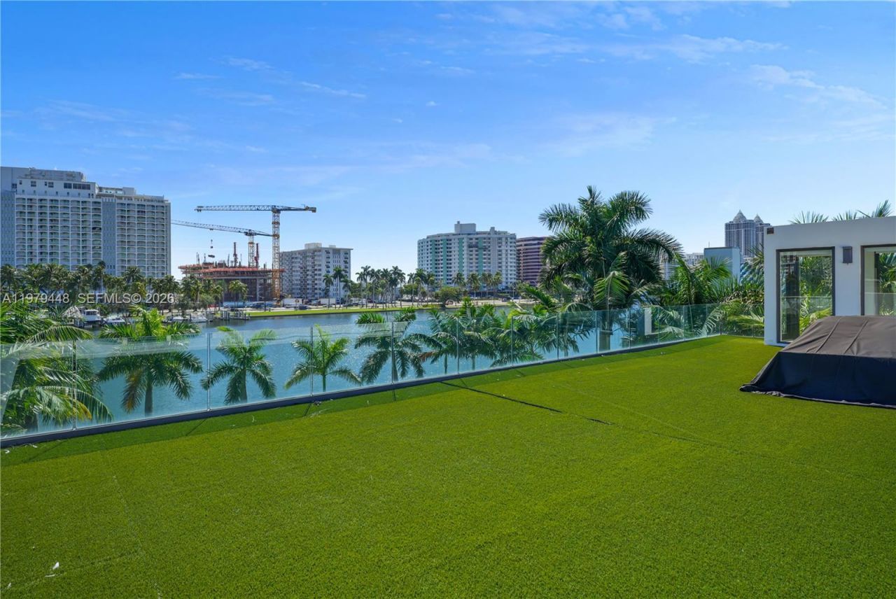 5501 Pine Tree Dr , Miami Beach, FL 33140 Photo