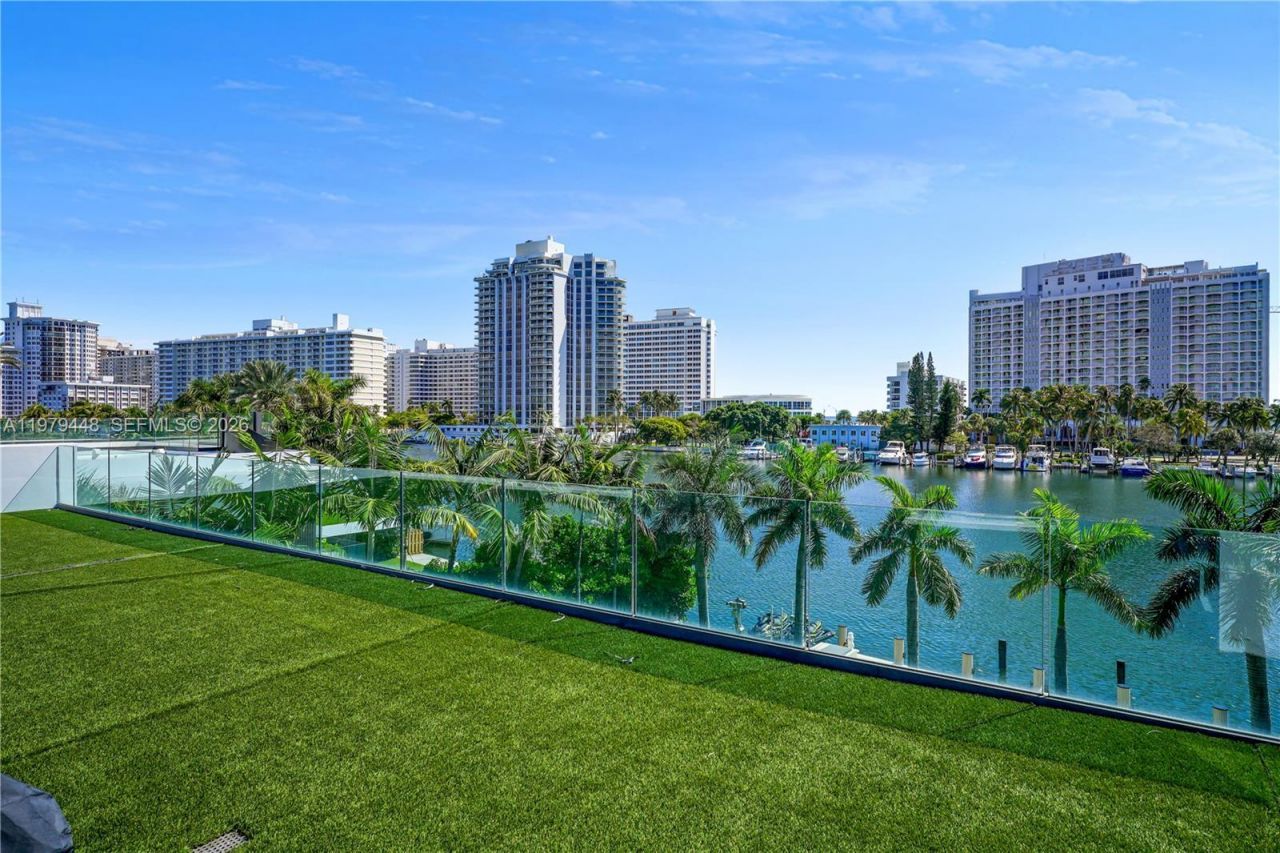 5501 Pine Tree Dr , Miami Beach, FL 33140 Photo