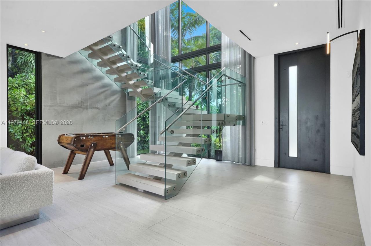 5501 Pine Tree Dr , Miami Beach, FL 33140 Photo