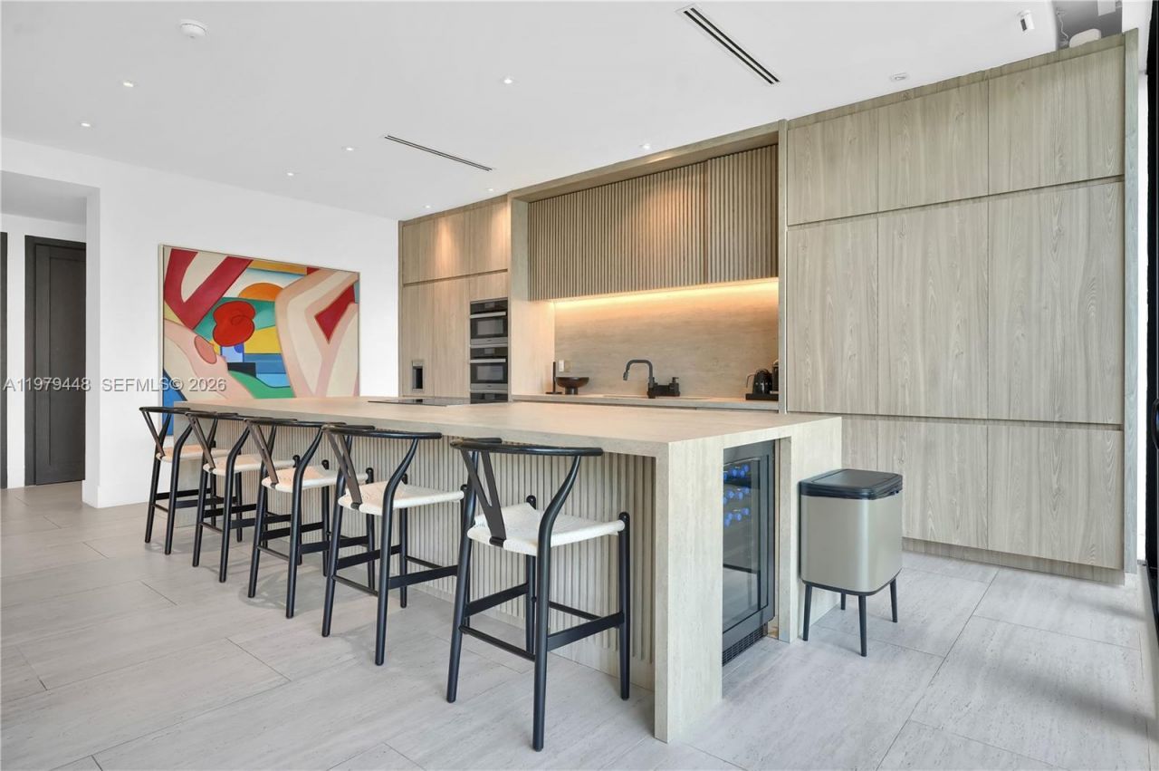 5501 Pine Tree Dr , Miami Beach, FL 33140 Photo