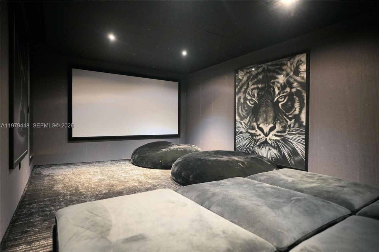 5501 Pine Tree Dr , Miami Beach, FL 33140 Photo