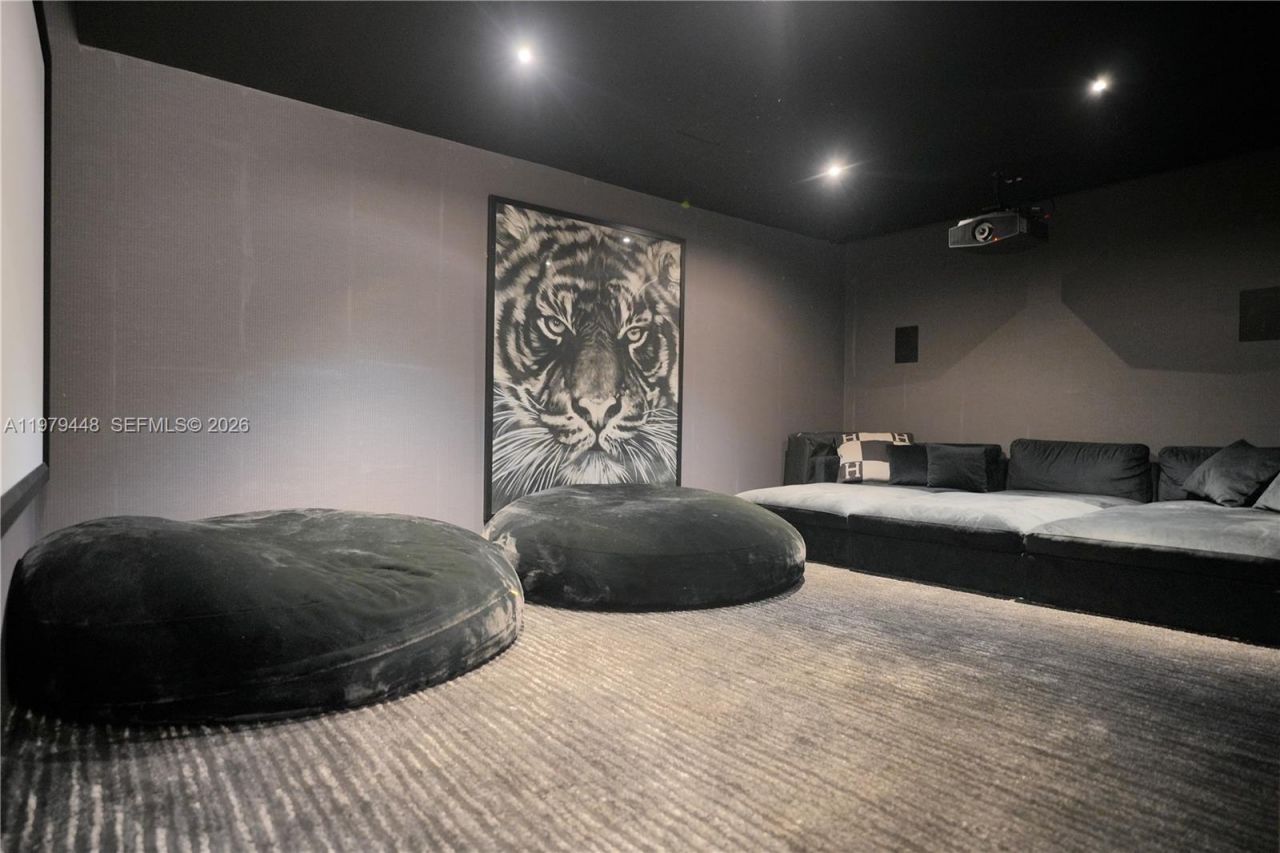 5501 Pine Tree Dr , Miami Beach, FL 33140 Photo