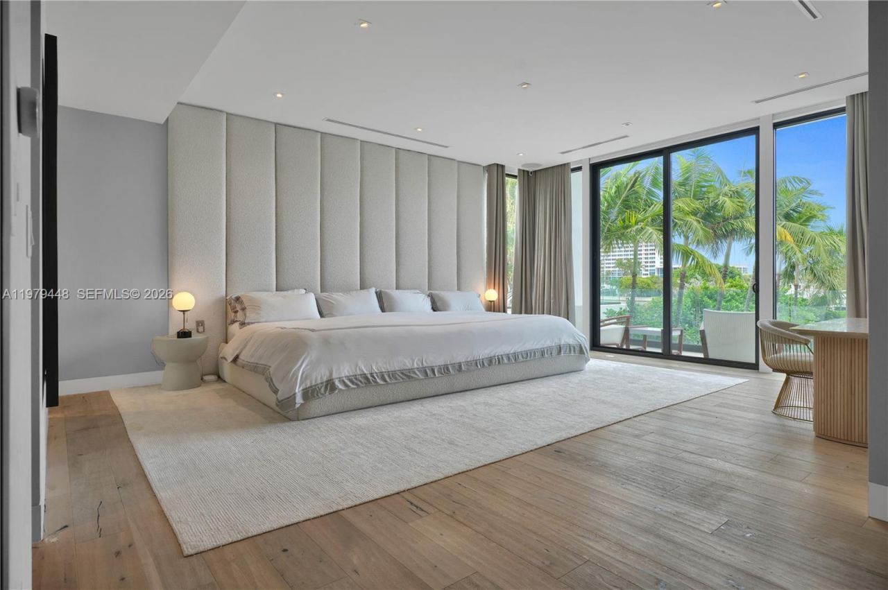 5501 Pine Tree Dr , Miami Beach, FL 33140 Photo