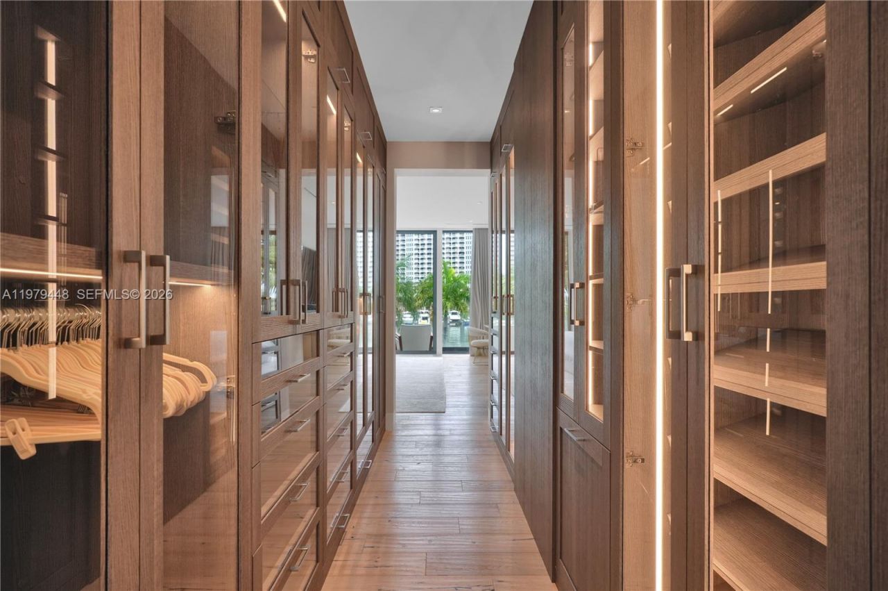 5501 Pine Tree Dr , Miami Beach, FL 33140 Photo