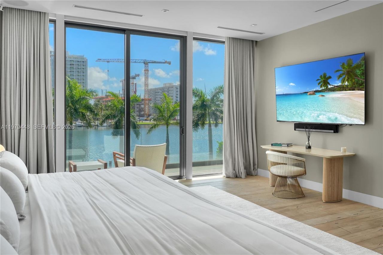 5501 Pine Tree Dr , Miami Beach, FL 33140 Photo