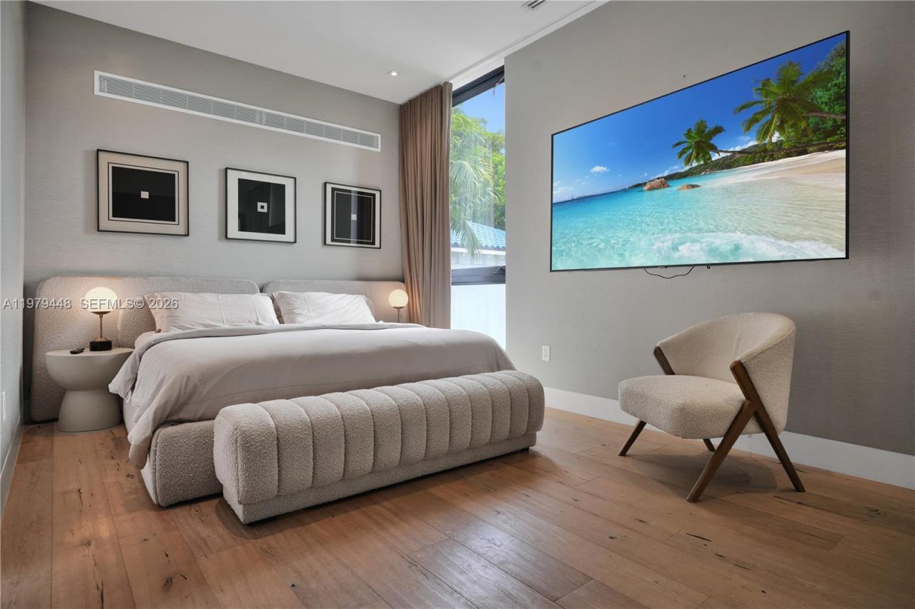 5501 Pine Tree Dr , Miami Beach, FL 33140 Photo