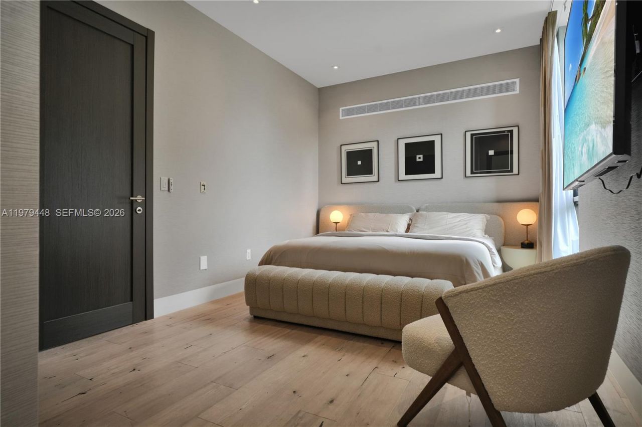 5501 Pine Tree Dr , Miami Beach, FL 33140 Photo