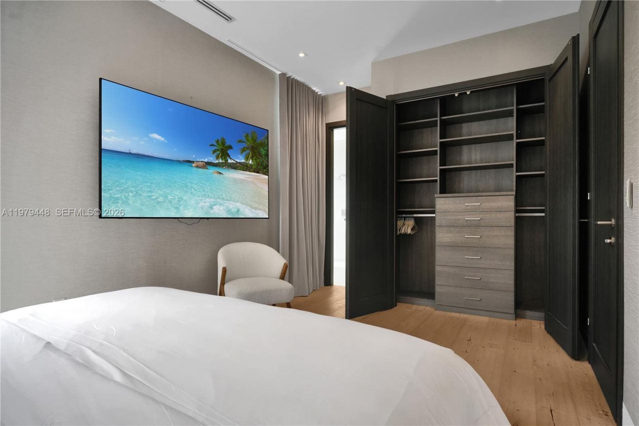 5501 Pine Tree Dr , Miami Beach, FL 33140 Photo