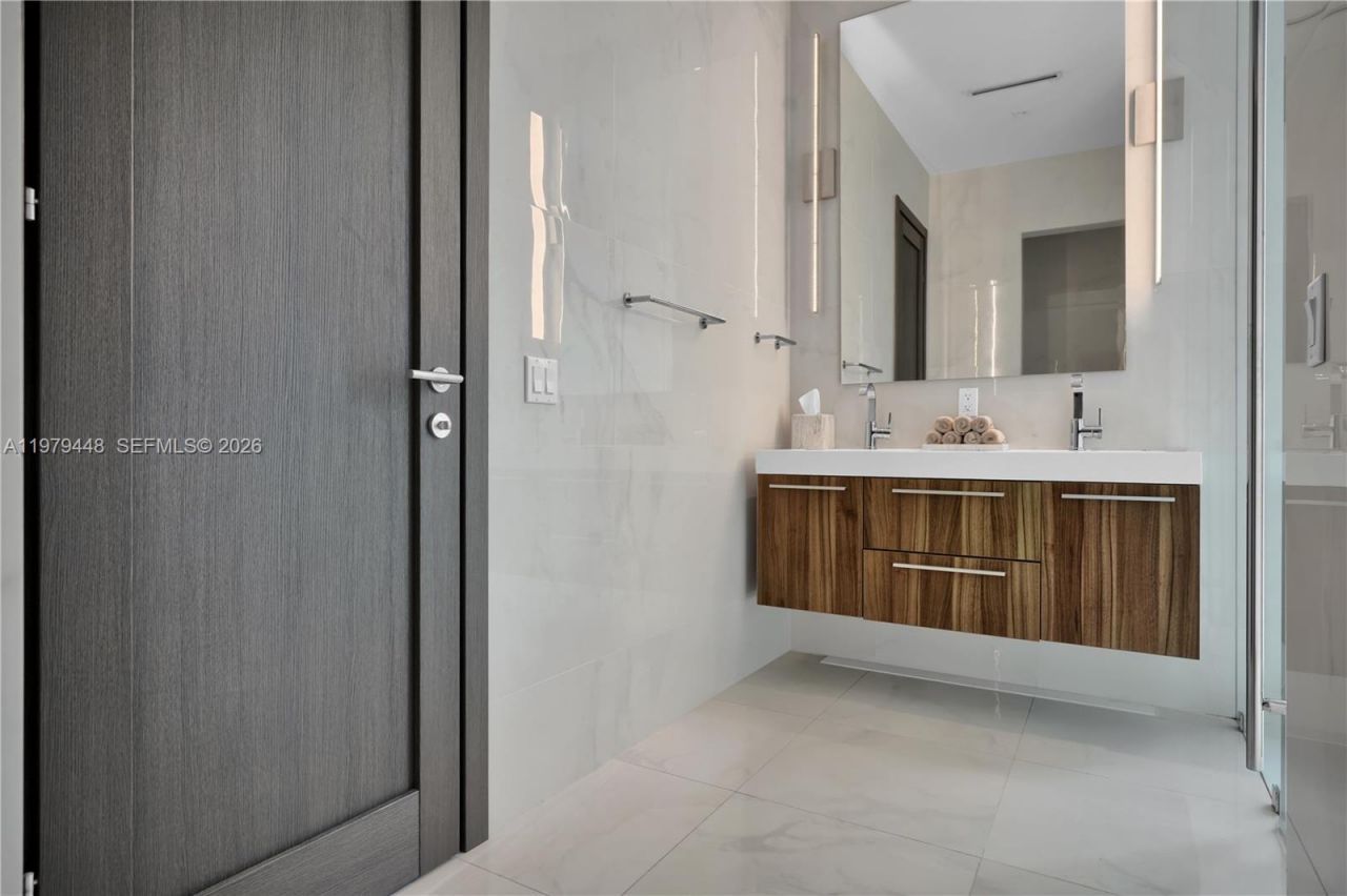 5501 Pine Tree Dr , Miami Beach, FL 33140 Photo