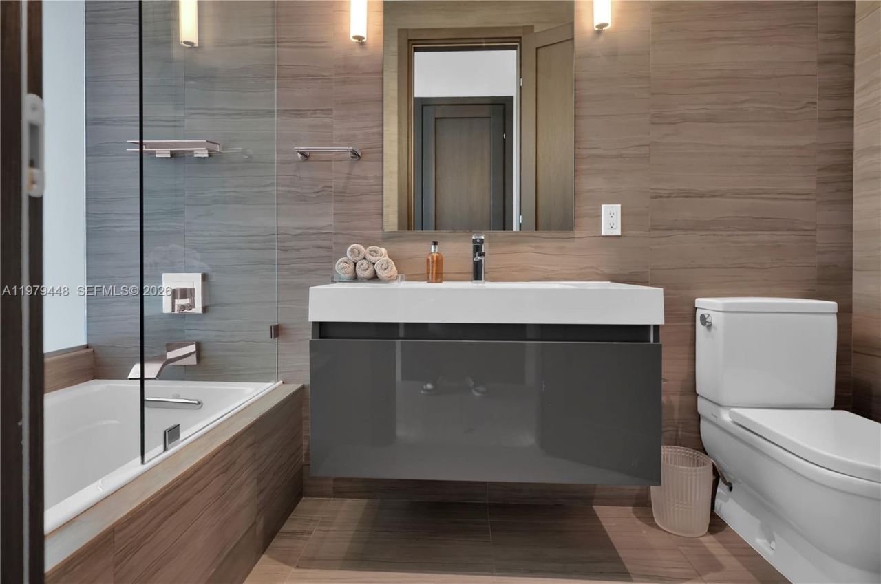 5501 Pine Tree Dr , Miami Beach, FL 33140 Photo