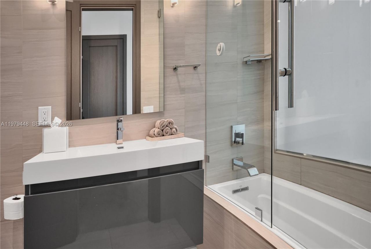 5501 Pine Tree Dr , Miami Beach, FL 33140 Photo