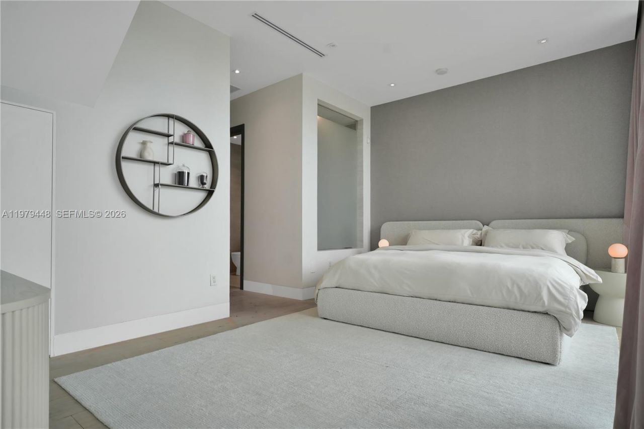 5501 Pine Tree Dr , Miami Beach, FL 33140 Photo