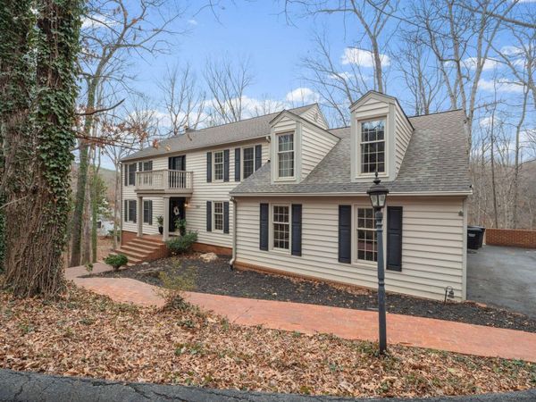 4867 Hunting Hills DR , Roanoke, VA 24018