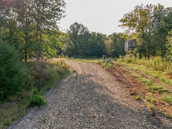 25 Olivia Trail , Perry, MO 63462