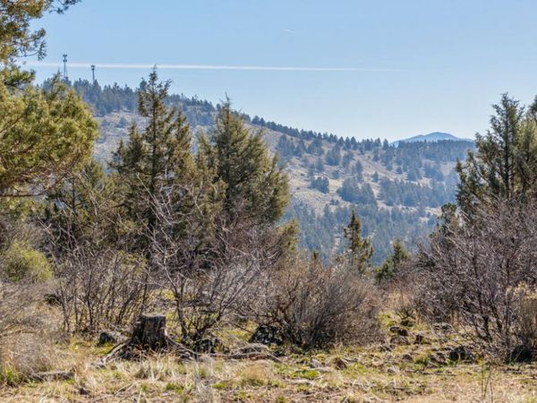 957 Bailey Mountain Road, Klamath Falls, OR 97601
