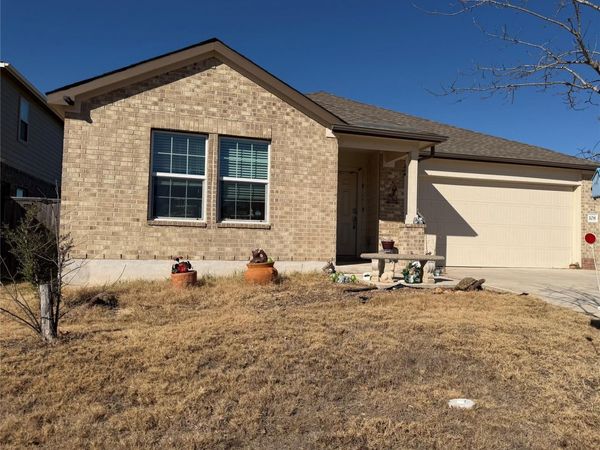 108 Esparza DR , Bastrop, TX 78602