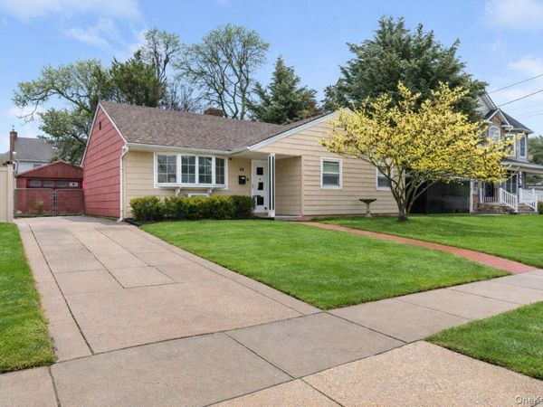 22 Greenway Circle , Syosset, NY 11791