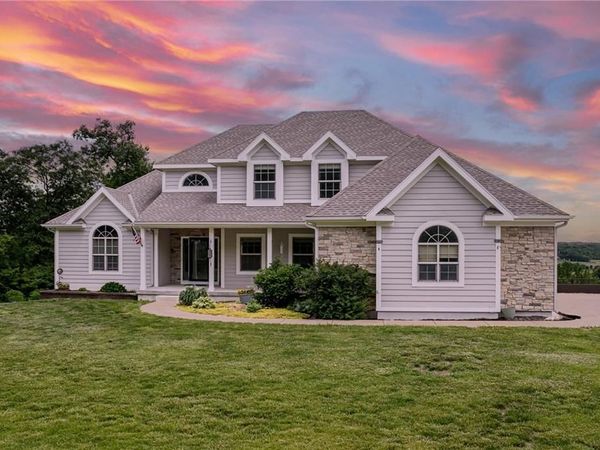 17384 Blue Moon Lane, Tonganoxie, KS 66086