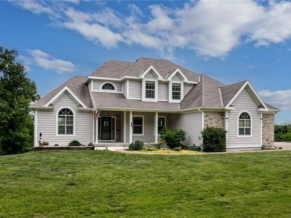 17384 Blue Moon Lane, Tonganoxie, KS 66086