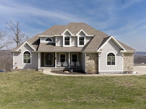 17384 Blue Moon Lane, Tonganoxie, KS 66086