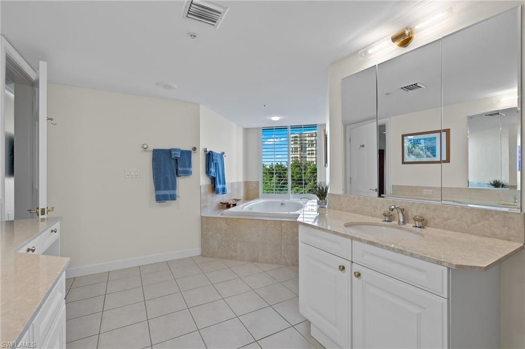 4021 Gulf Shore Blvd N, Unit 202, Naples, FL 34103 Photo