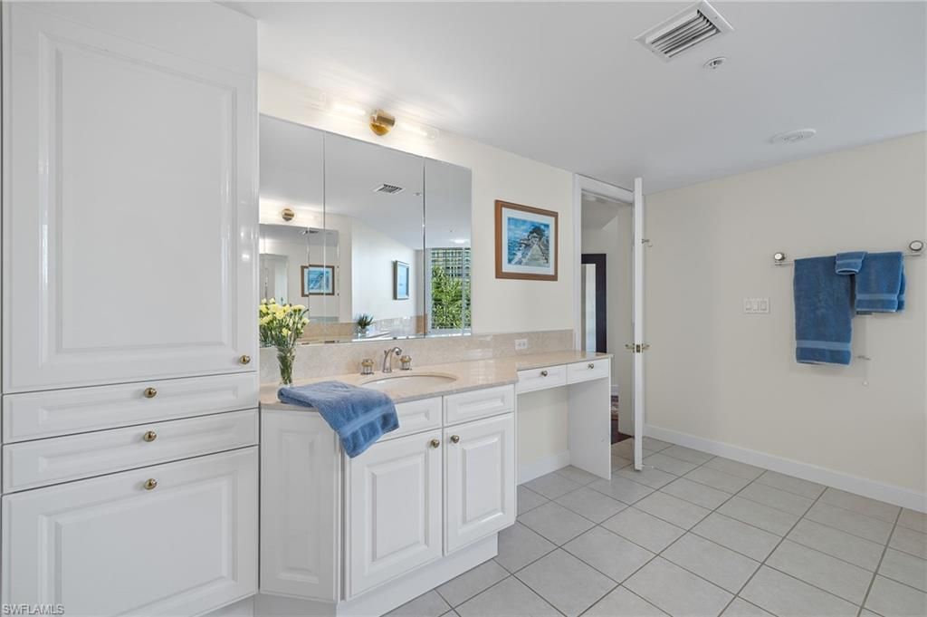 4021 Gulf Shore Blvd N, Unit 202, Naples, FL 34103 Photo
