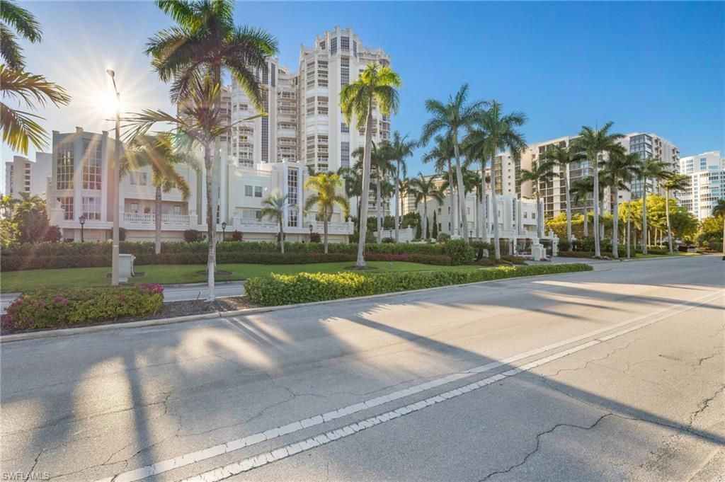 4021 Gulf Shore Blvd N, Unit 202, Naples, FL 34103 Photo