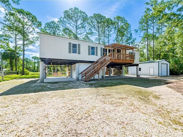 161 SE 330th St, Old Town, FL 32680